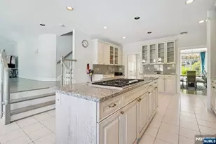32 Laurie Dr, Englewood Cliffs, NJ 07632 - Photo 15