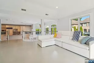 32 Laurie Dr, Englewood Cliffs, NJ 07632 - Photo 7