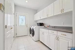 32 Laurie Dr, Englewood Cliffs, NJ 07632 - Photo 17