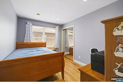 286 Gilbert Avenue, Elmwood Park, NJ 07407 - Photo 11