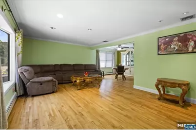 286 Gilbert Avenue, Elmwood Park, NJ 07407 - Photo 7