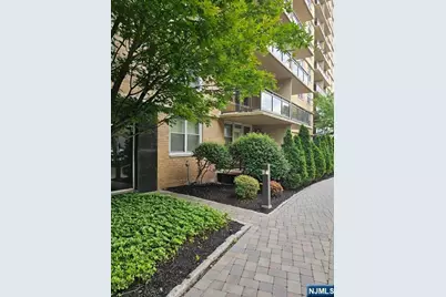 2200 N Central Road 2V #2V, Fort Lee, NJ 07024 - Photo 1