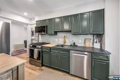 34 Washington Place 2nd Floor #2nd Floor, Ridgewood, NJ 07450 - Photo 5