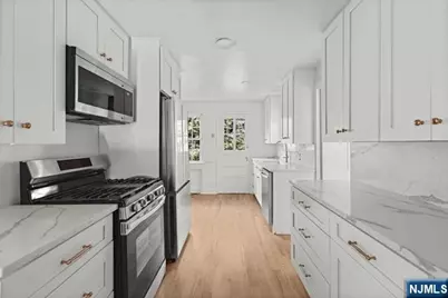 154 N Franklin Turnpike, Ho Ho Kus, NJ 07423 - Photo 7