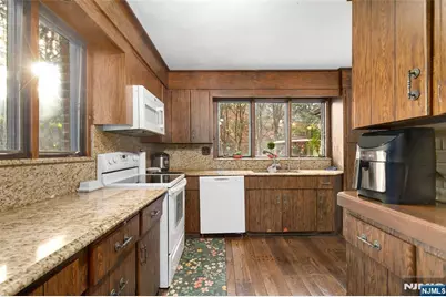 16 Summit Road, Clifton, NJ 07012 - Photo 9