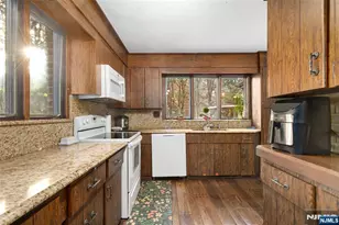16 Summit Rd, Clifton, NJ 07012 - Photo 9