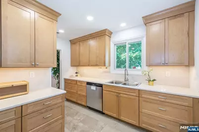 110 Woodlawn Avenue, Clifton, NJ 07013 - Photo 17