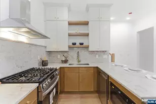 113 Oak St, Jersey City, NJ 07304 - Photo 3