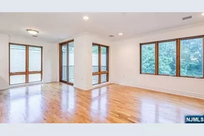 17 Meadow Road 302 #302, Rutherford, NJ 07070 - Photo 5