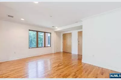17 Meadow Road 302 #302, Rutherford, NJ 07070 - Photo 7