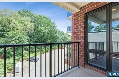 17 Meadow Road 302 #302, Rutherford, NJ 07070 - Photo 17