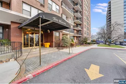 10 Huron Avenue 8J #8J, Jersey City, NJ 07306 - Photo 31