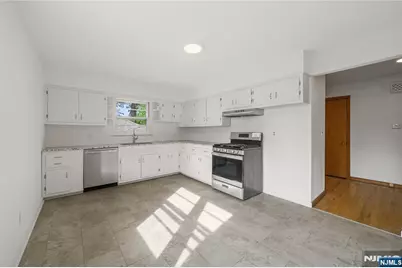 384 Delawanna Avenue, Clifton, NJ 07014 - Photo 3