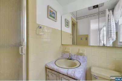 316 Sanford Avenue, Lyndhurst Township, NJ 07071 - Photo 15