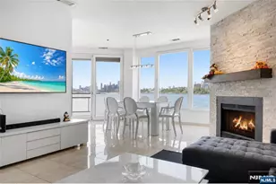 600 Harbor Blvd 928, Weehawken, NJ 07086 - Photo 1