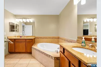 196 Blue Heron Drive 196 #196, Secaucus, NJ 07094 - Photo 21