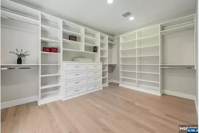 520 Clinton Avenue, Wyckoff Township, NJ 07481 - Photo 29