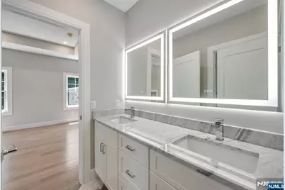 520 Clinton Avenue, Wyckoff Township, NJ 07481 - Photo 37