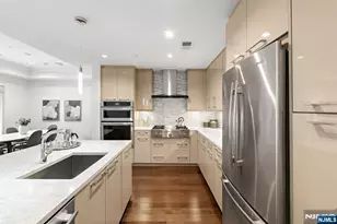 150 Henley Pl 213, Weehawken, NJ 07086 - Photo 5