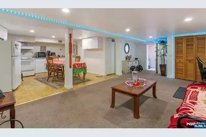 39 Chamberlain Avenue, Elmwood Park, NJ 07407 - Photo 33