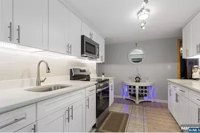 39 Chamberlain Avenue, Elmwood Park, NJ 07407 - Photo 5