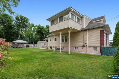 39 Chamberlain Avenue, Elmwood Park, NJ 07407 - Photo 3