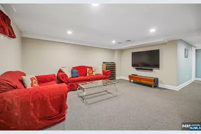 346 Roosevelt Avenue, Hasbrouck Heights, NJ 07604 - Photo 13