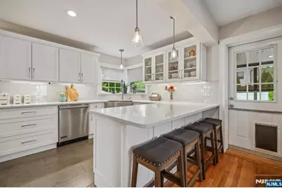 346 Roosevelt Avenue, Hasbrouck Heights, NJ 07604 - Photo 5