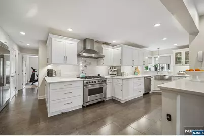 346 Roosevelt Avenue, Hasbrouck Heights, NJ 07604 - Photo 3