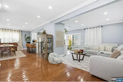 301 Roosevelt Avenue, Hasbrouck Heights, NJ 07604 - Photo 5
