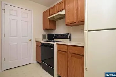 1094 Coventry Way 1094 #1094, Mahwah, NJ 07430 - Photo 3