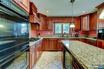 11 Yellow Brick Road, Wayne, NJ 07470 - Photo 13