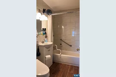 2000 Linwood Avenue 21R #21R, Fort Lee, NJ 07024 - Photo 9