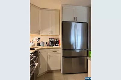 2000 Linwood Avenue 21R #21R, Fort Lee, NJ 07024 - Photo 7
