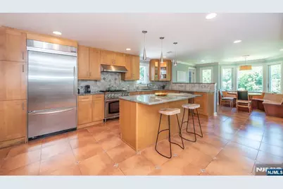 591 Highland Avenue, Montclair, NJ 07043 - Photo 9