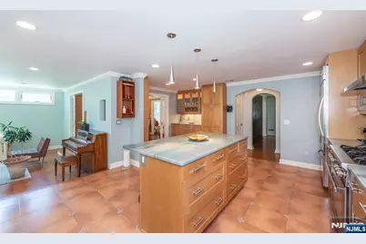 591 Highland Avenue, Montclair, NJ 07043 - Photo 15