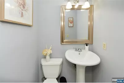 85 Primrose Lane, Paramus, NJ 07652 - Photo 7