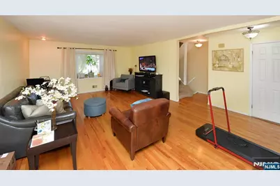 85 Primrose Lane, Paramus, NJ 07652 - Photo 5