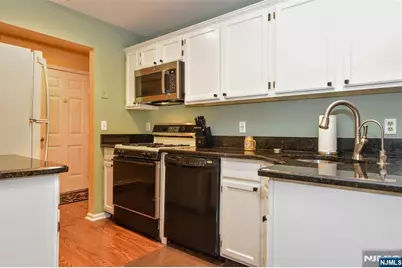 3-1 Vernon Court, Waldwick, NJ 07463 - Photo 9