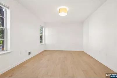 100 Crown Court 471 #471, Edgewater, NJ 07020 - Photo 15