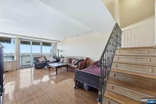 2 Horizon 1010, Fort Lee, NJ 07024 - Photo 5