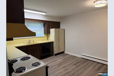 44 Burgh Avenue 3 #3, Clifton, NJ 07011 - Photo 3
