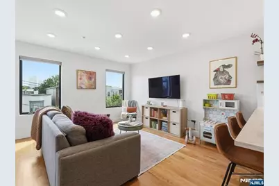 22 Lincoln Street 3 #3, Jersey City, NJ 07307 - Photo 3