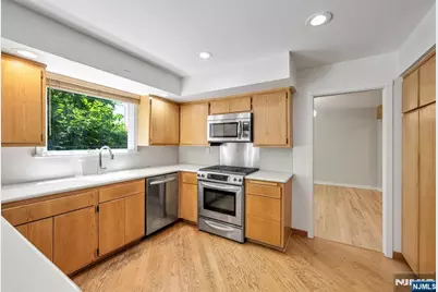 439 Summit Street, Englewood Cliffs, NJ 07632 - Photo 11