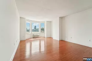 5311 City Pl, Edgewater, NJ 07020 - Photo 3