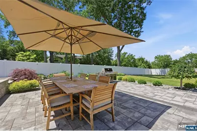 307 Farview Avenue, Paramus, NJ 07652 - Photo 45