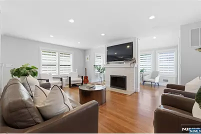 307 Farview Avenue, Paramus, NJ 07652 - Photo 15