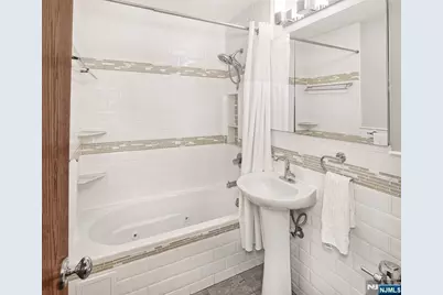 6050 Boulevard East 4C #4C, West New York, NJ 07093 - Photo 19