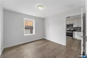335 Henry St, Orange, NJ 07050 - Photo 9