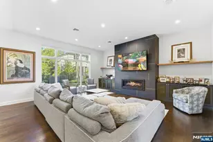 29 Roslyn Ave, Englewood Cliffs, NJ 07632 - Photo 17